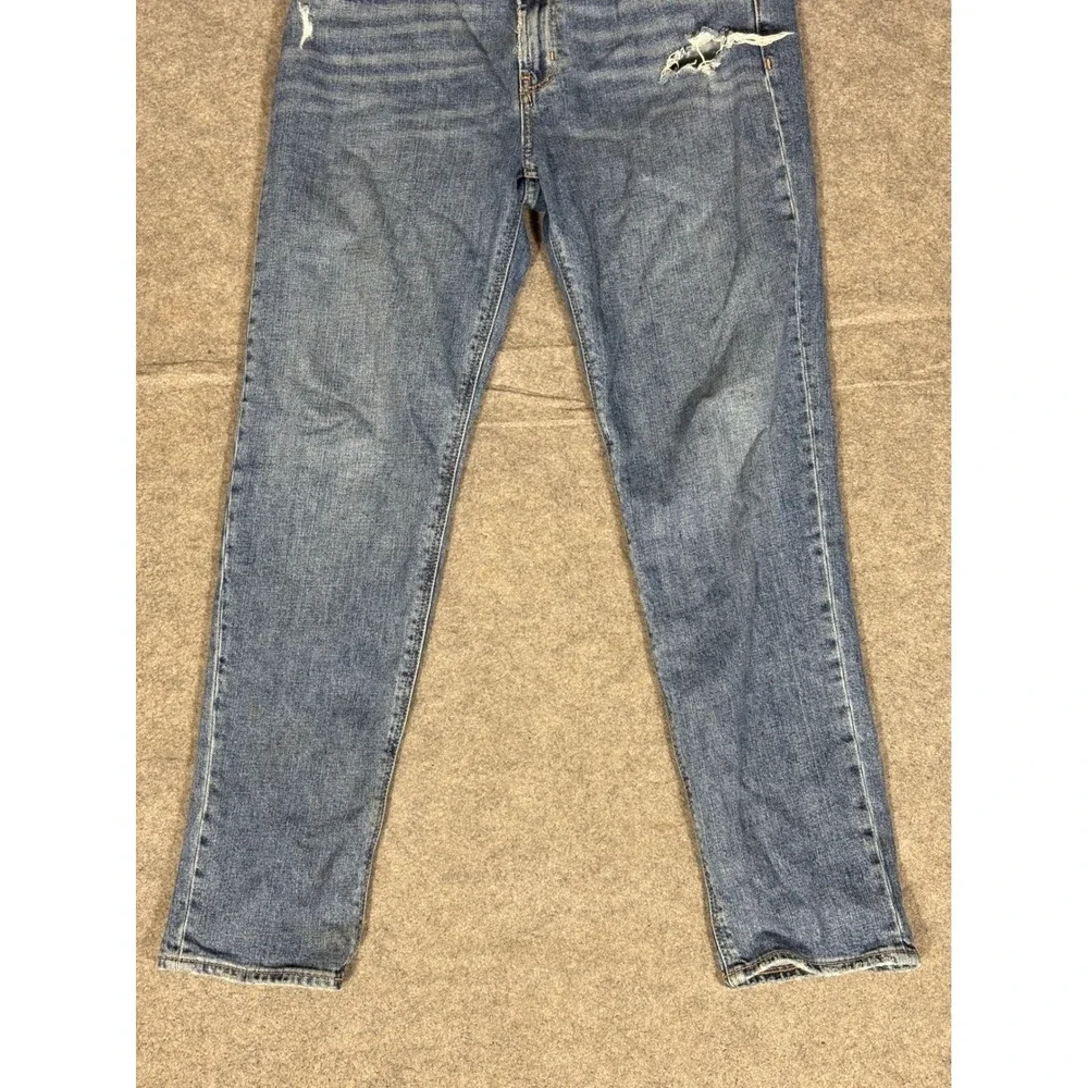 Old Navy Boyfriend Mid-Rise Distressed Jeans Medium‎ Wash Women Size 2 1166